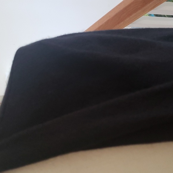 NWT- 100% CASHMERE SAKS FIFTH AVE BLACK SWEATER. XL - Picture 5 of 9